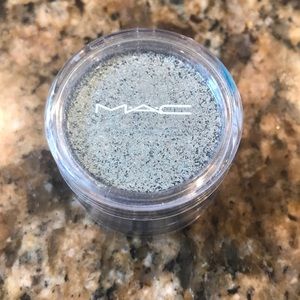 MAC  Moss Garden Crushed metallic pigment